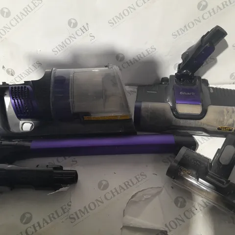 BOXED SHARK ANTI HAIR WRAP CORDLESS PET VACUUM CLEANER IZ202UKT