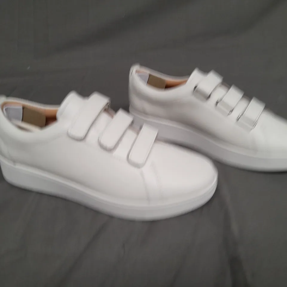 BOXED PAIR OF FLIPFLOP RALLY QUICK STICK FASTENING LEATHER SNEAKER URBAN WHITE SIZE UK 5