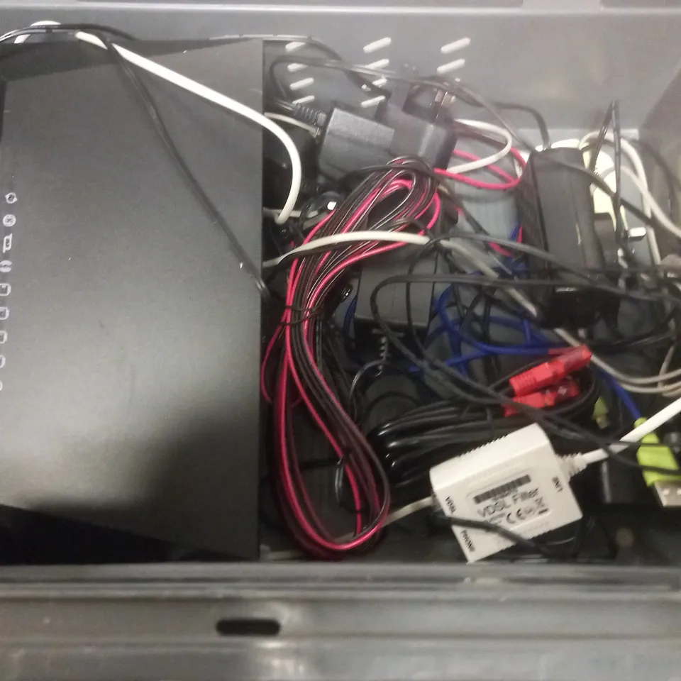 BOX OF APPROXIMATELY 6SSORTED ITEMS TO INCLUDE - MARKSMAN 6 PEICE SCREWDRIVER SET - TALKTALK YOU VIEW BOX -CLIPFITTER MINI ETC