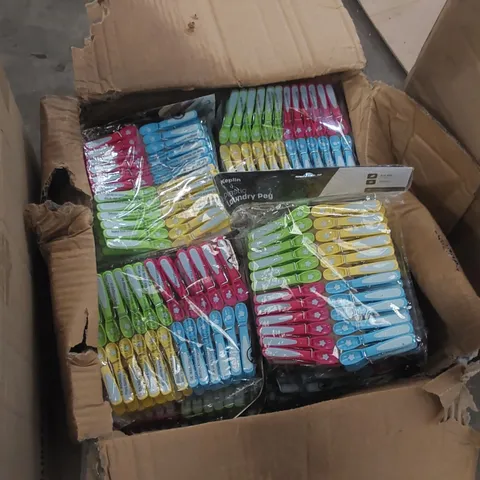 BOX CONTAINING A VERY LARGE QUANTITY OF KAYMAN PLASTIC LAUNDRY PEGS