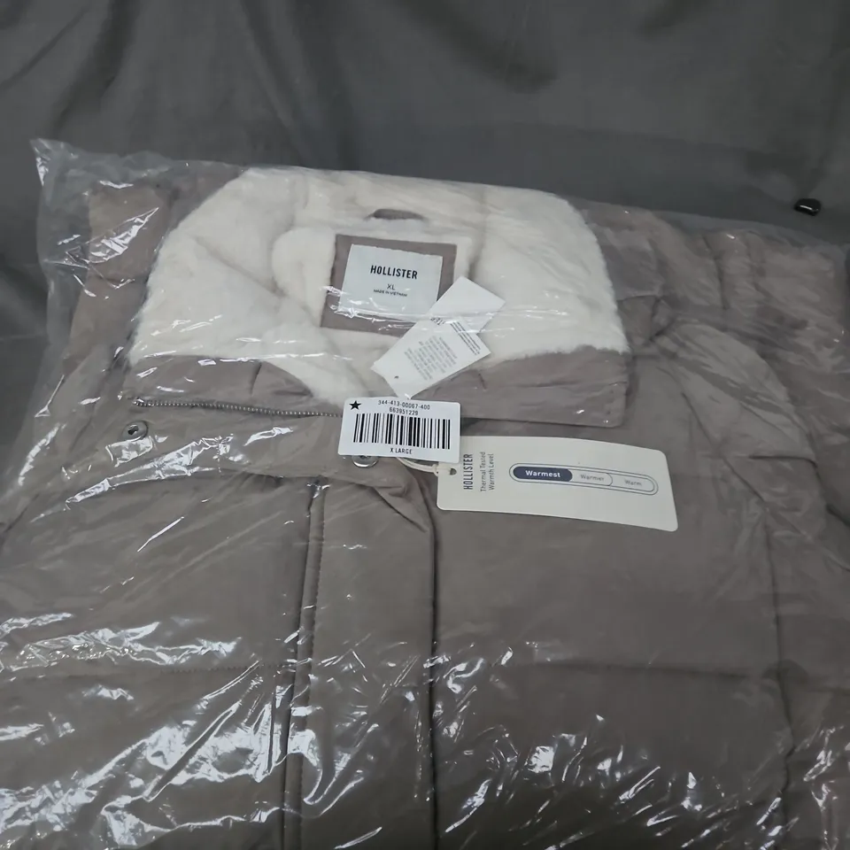 HOLLISTER PUFFER JACKET WITH FAUX FUR COLLAR – XL 