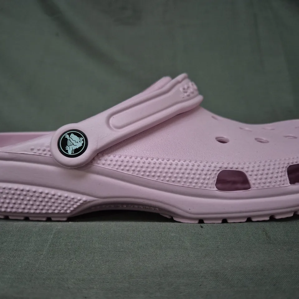 PAIR OF CROCS CLASSIC CLOGS IN PINK UK SIZE M7/W8