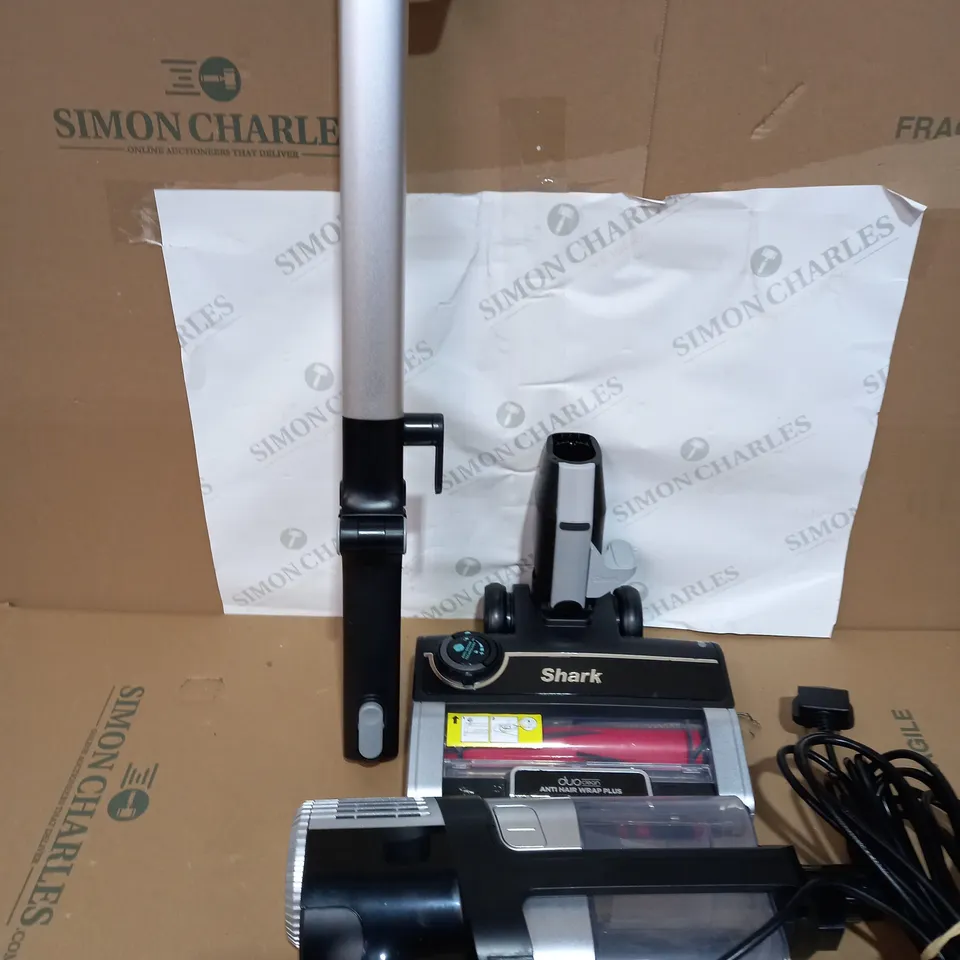 SHARK STRATOS ANTI HAIR WRAP PET PRO VACUUM CLEANER