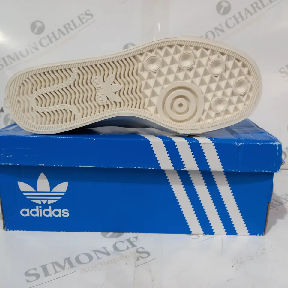 BOXED PAIR OF ADIDAS NIZZA SLIP-ON SHOES IN CREAM UK SIZE 4.5