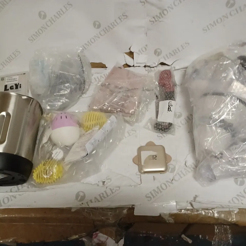 LOT OF APPROX 8 ASSORTED ITEMS TO INCLUDE PHONE BATTERY, SOUP MAKER, FOLDING SAW ETC
