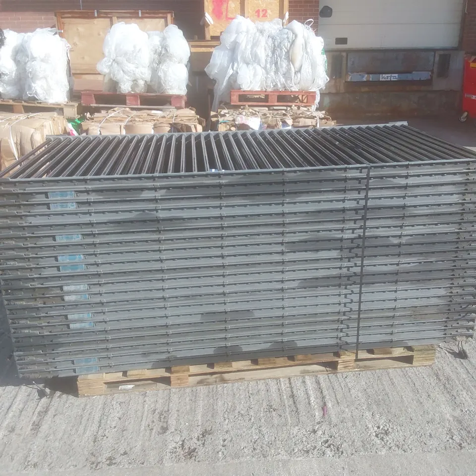 PALLET OF APPROX 20 X SOLYNDRA 200W SOLAR PANELS - MODEL: SL-200-200