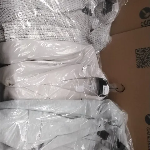 A PALLET CONTAINING APPROXIMATELY 100 BRAND NEW DESIGNER WOMEN'S CLOTHES WHICH INCLUDE; VARIOUS STYLES OF JD WILLIAMS COATS, BLAZERS ETC