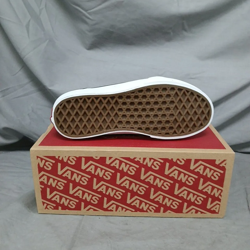 VANS OLD SKOOL TRAINERS – BLACK/WHITE - SIZE 2