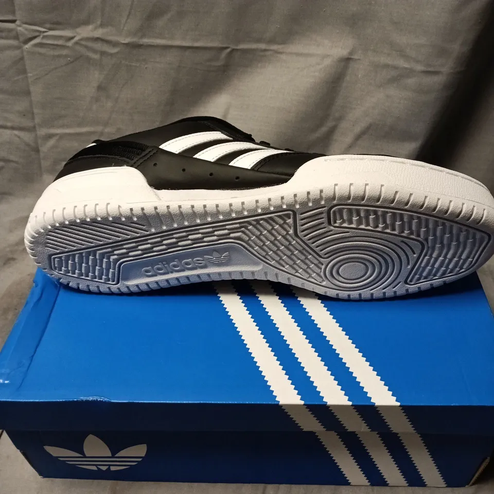 ADIDAS SNEAKERS – BLACK WITH WHITE 3-STRIPE DESIGN SIZE 11 BOXED