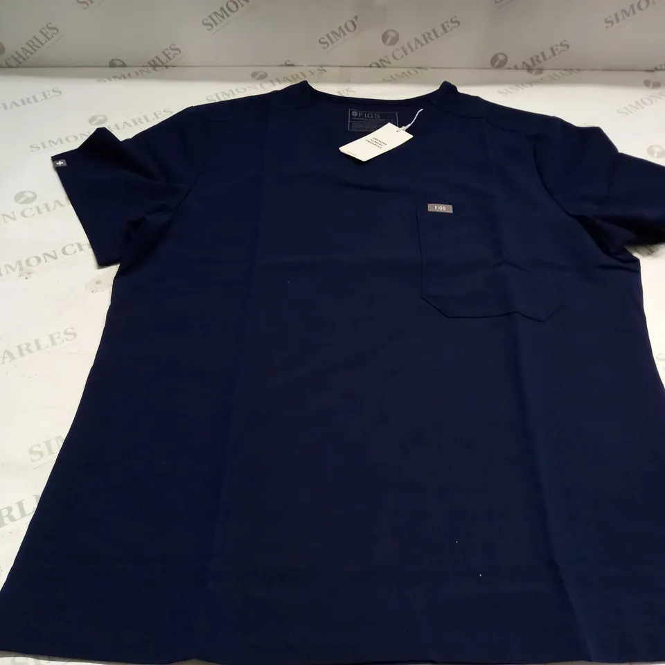 FIGS MENS SLIM LEONA THREE POCKET SCRUB TOP IN NAVY - LARGE