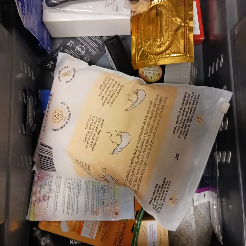 APPROXIMATELY 20 ASSORTED HEALTH & BEAUTY PRODUCTS TO INCLUDE REVOLUTION BLEMISH PATCHES, BABY LOTION, COFFEE BODY SCRUB ETC 