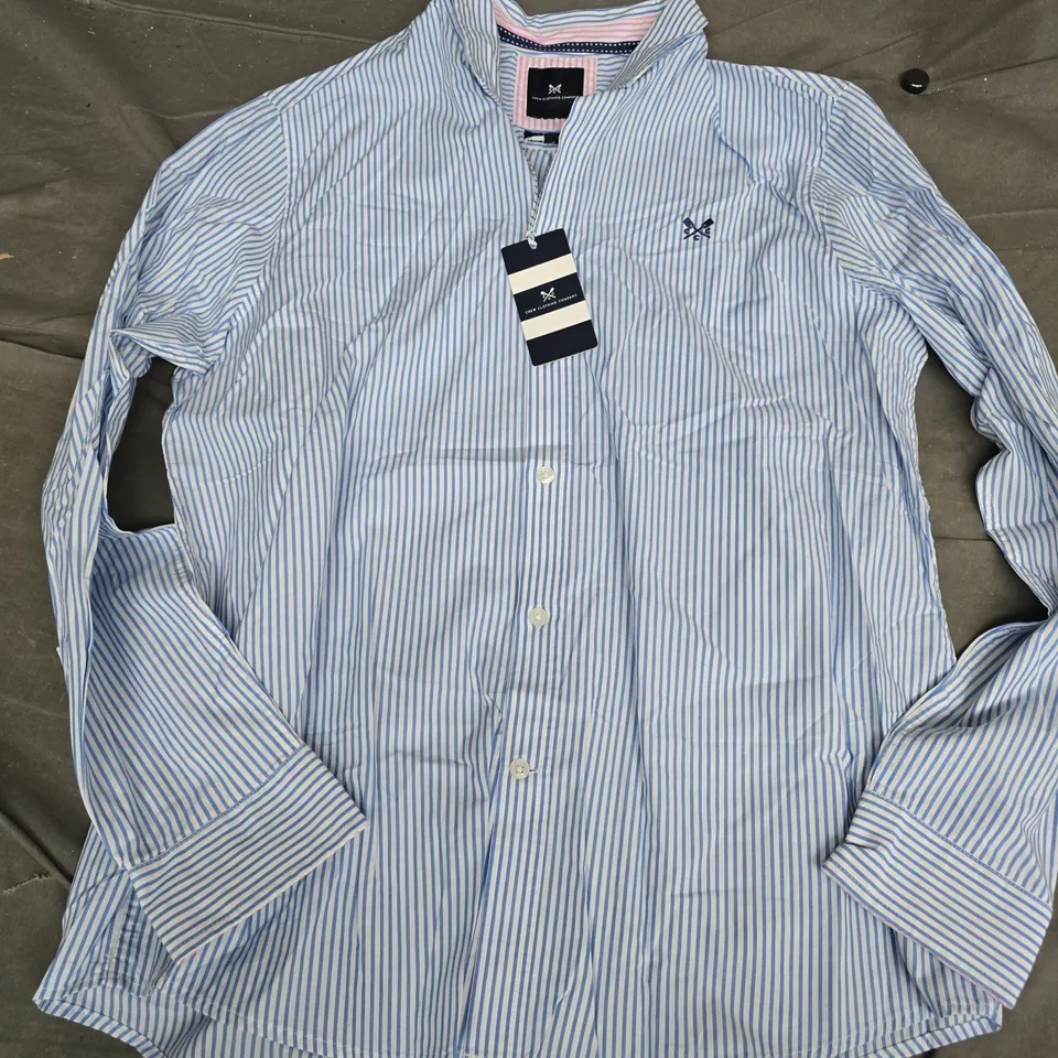 CREW CLOTHING COMPANY STRIPE SHIRT IN BRIGHT SKY - LARGE