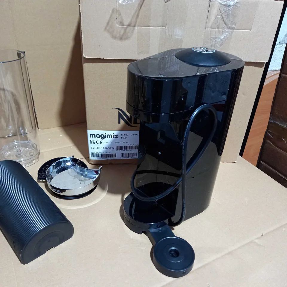 BOXED NESPRESSO COFFEE MACHINE