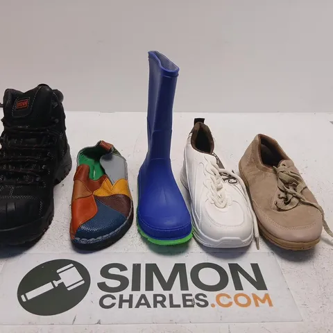 LARGE QUANTITY OF ASSORTED SHOES AND FOOTWEAR