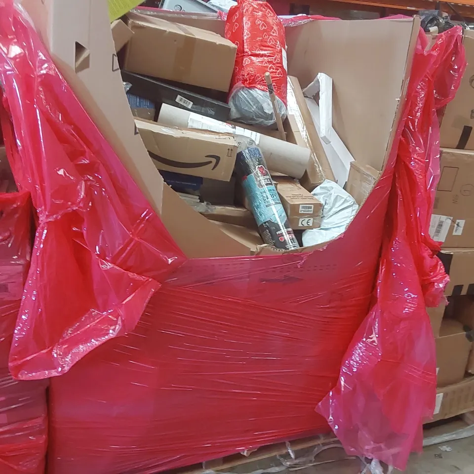 PALLET CONTAINING VARIOUS ASSORTED BOXED HOUSEHOLD ITEMS TO INCLUDE: RETRACTABLE GATES, KID'S MINI WHEELBARROW, YOGA MAT, CARPET PROTECTOR AND LOTS MORE UNMARKED BOXED ITEMS 