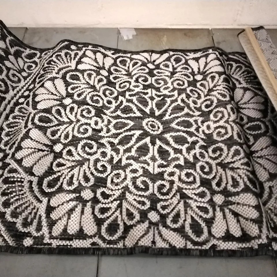 BRAND NEW NUIRFIELD FLATWEAVE BLACK RUG - SIZE 60CM X 100CM