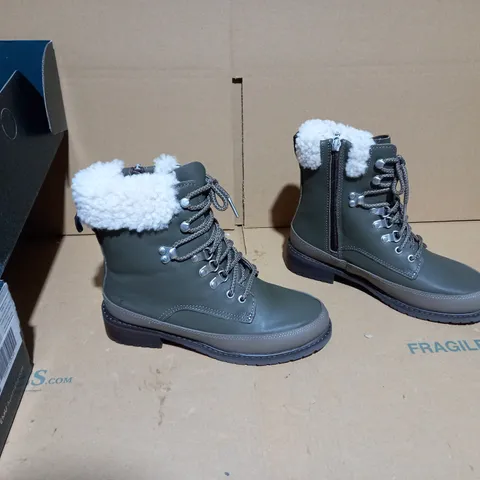 EMU AUSTRALIA OKAB DARK OLIVE BOOT SIZE 5 