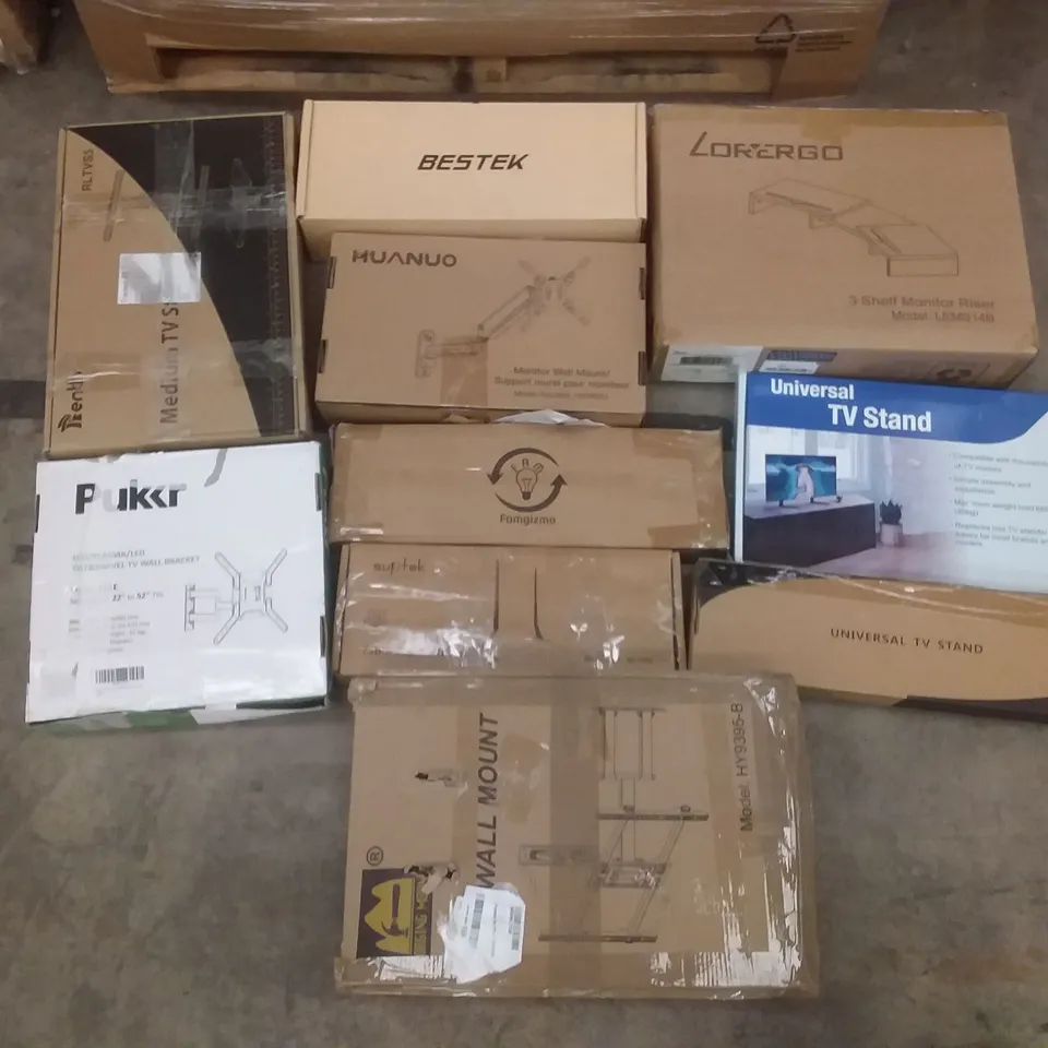 PALLET OF ASSORTED ITEMS INCLUDING HUANUO DESK MOUNT, HUANUO MONITOR TABLE MOUNT, HEMUDU DESKTOP STAND, PERLESMITH MEDIUM CEILING TV MOUNT,UNIVERSAL TV STAND, LORERGO 3 SHELF MONITOR RISER 