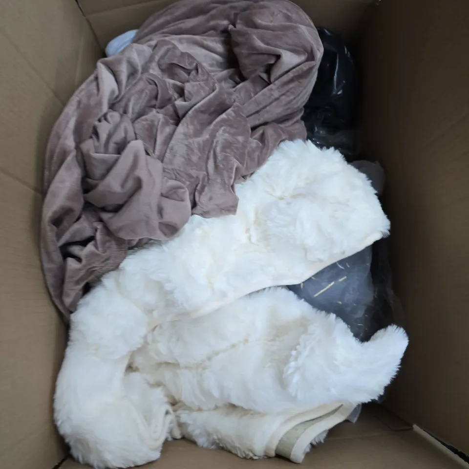 LARGE BOX OF APPROXIMATELY 15 ASSORTED ITEMS