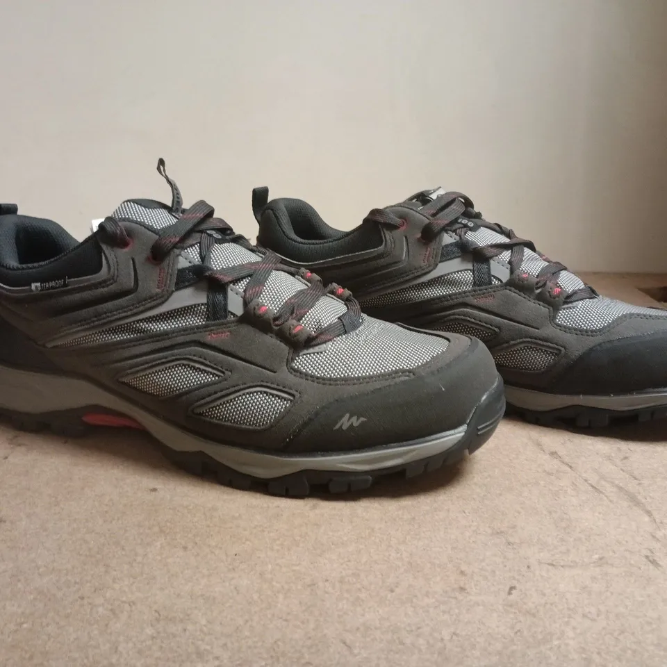 BOXED PAIR OF QUECHUA TRAINERS IN GREY SIZE UK 10.5