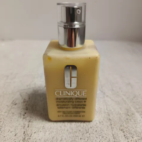 CLINIQUE DRAMATICALLY DIFFERENT DAILY MOISTURIZING LOTION+ 200ML