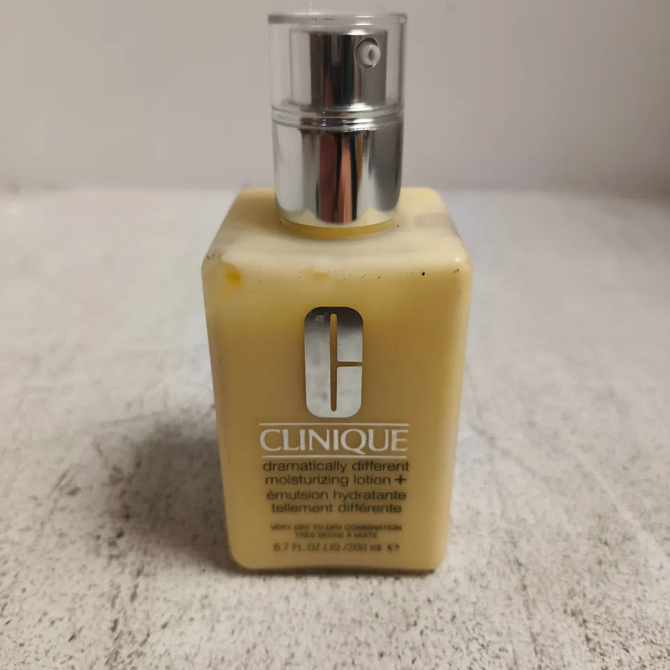 CLINIQUE DRAMATICALLY DIFFERENT DAILY MOISTURIZING LOTION+ 200ML