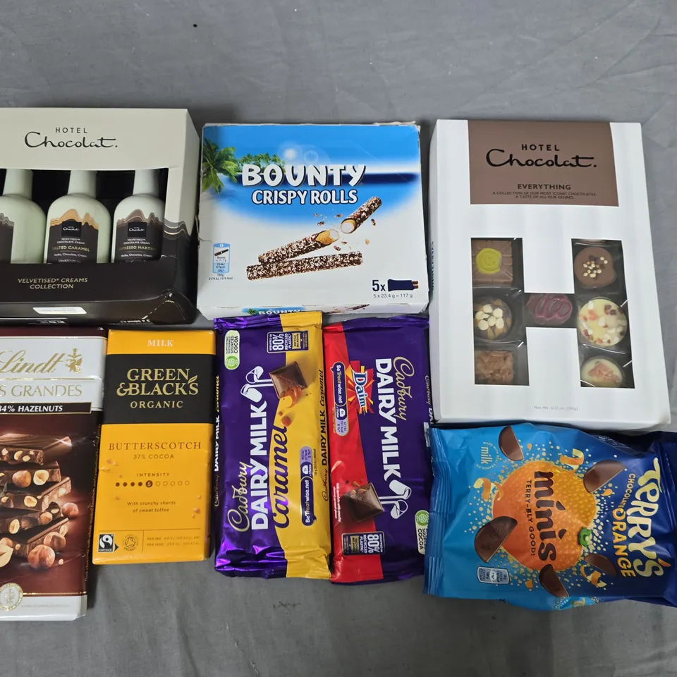 LOT OF 13 ASSORTED CHOCOLATE ITEMS TO INCLUDE HOTEL CHOCOLATE, BOUNTY AND LINDT