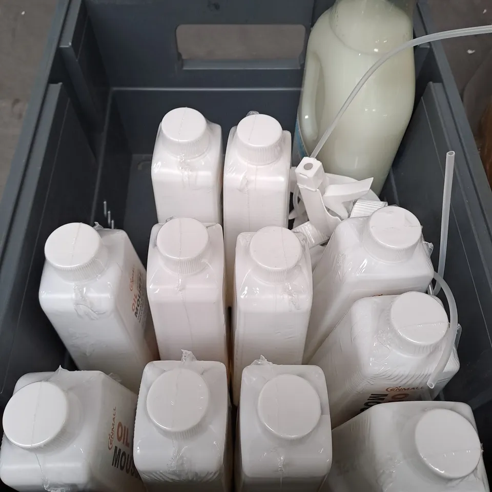 APPROXIMATELY 10 ASSORTED HOUSEHOLD PRODUCTS TO INCLUDE OIL MOUSSE, FABRIC SOFTENER, LENOR ETC 
