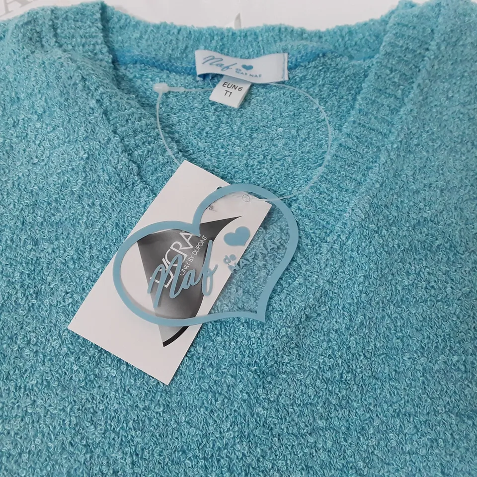 LOT OF APPROXIMATELY 50 BLUE AND WHITE JUMPERS - SIZE UNSPECIFIED 