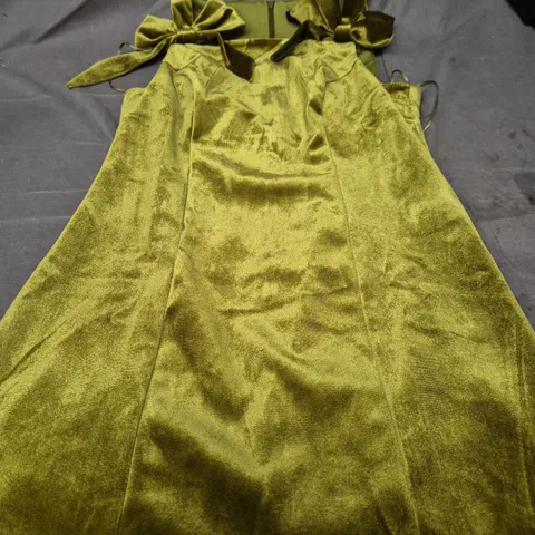 NEW LOOK WOMEN'S VELVET DRESS – OLIVE VELVET, UK 14 (EU 42, US 10)