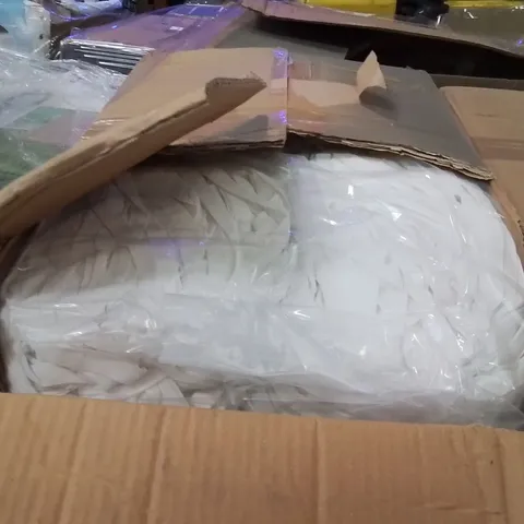 PALLET CONTAINING A LARGE QUANTITY OF COTTON STRING FOR TEA TOWELS 200PCS PER BOX