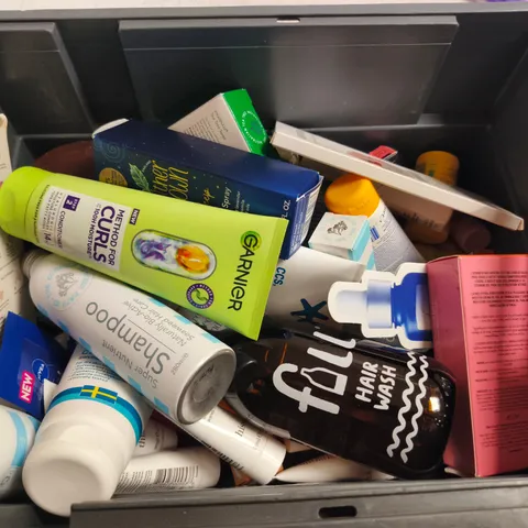APPROXIMATELY 15 ASSORTED HEALTH & BEAUTY PRODUCTS