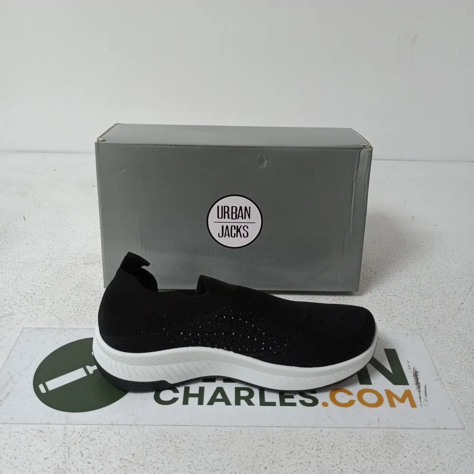 BOXED URBAN JACKS BLACK KNIT SLIP-ON TRAINERS – UK 5