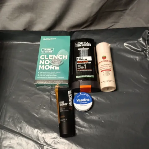 APPROXIMATELY 20 ASSORTED COSMETIC ITEMS INCLUDING LOREAL 5 IN 1 SHOWER GEL, VASELINE LIP THERAPY, STRAWBERRY SKIN RESURFACING CREAM, MANSCAPED AFTERSHAVE LOTION, MOUTH GUARDS AND CASE