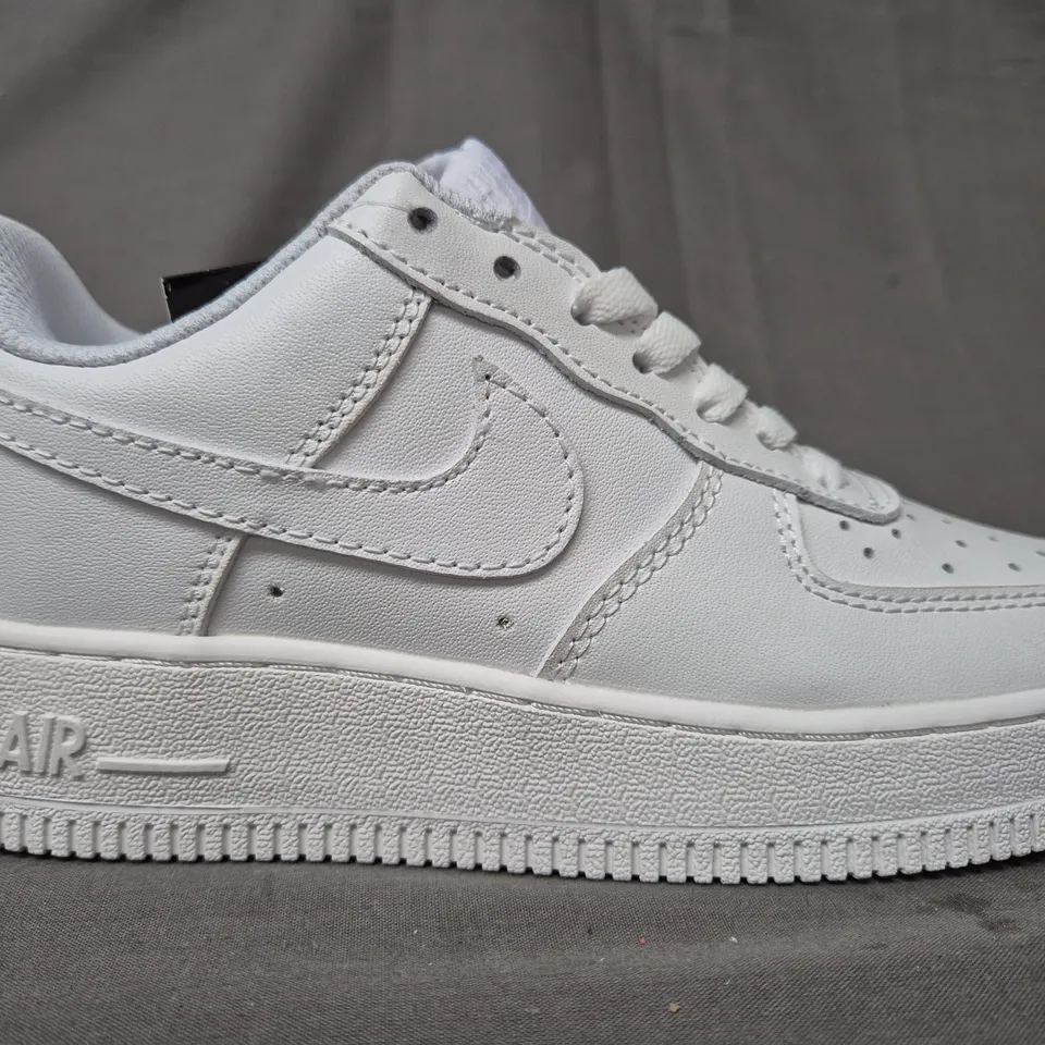 BOXED PAIR OF NIKE WOMEN'S AIR FORCE 1 '07 SHOES IN WHITE UK SIZE 3.5