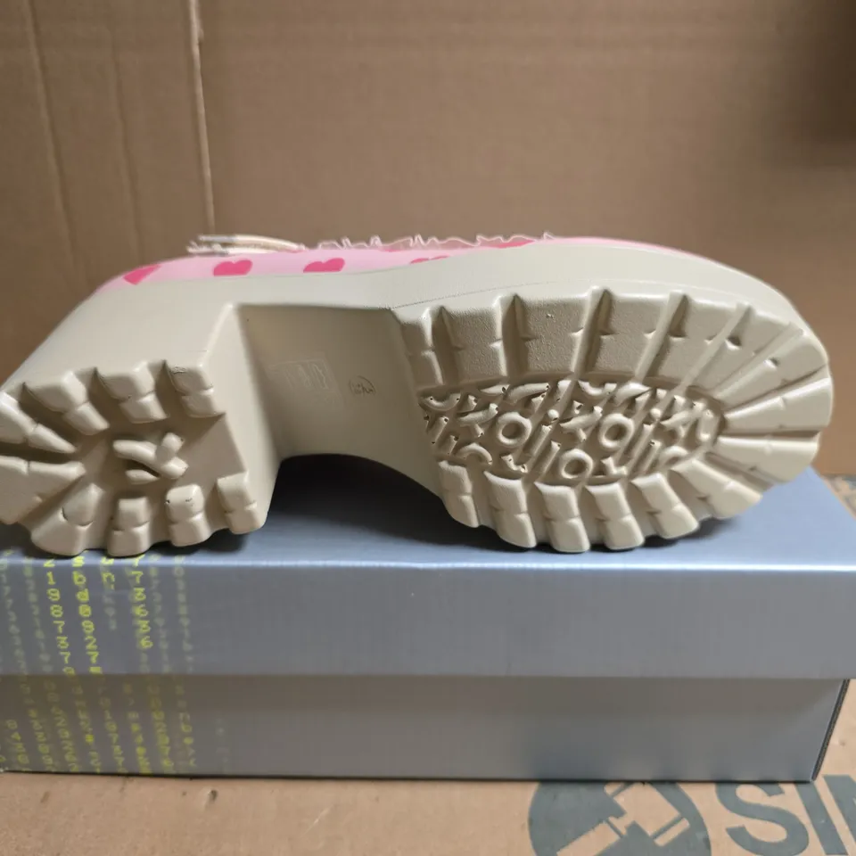 BOXED PAIR OF KOI TIRA MARY JANE SHOES 'MELANIE SWEETHEART EDITION' SHOES - UK SIZE 5