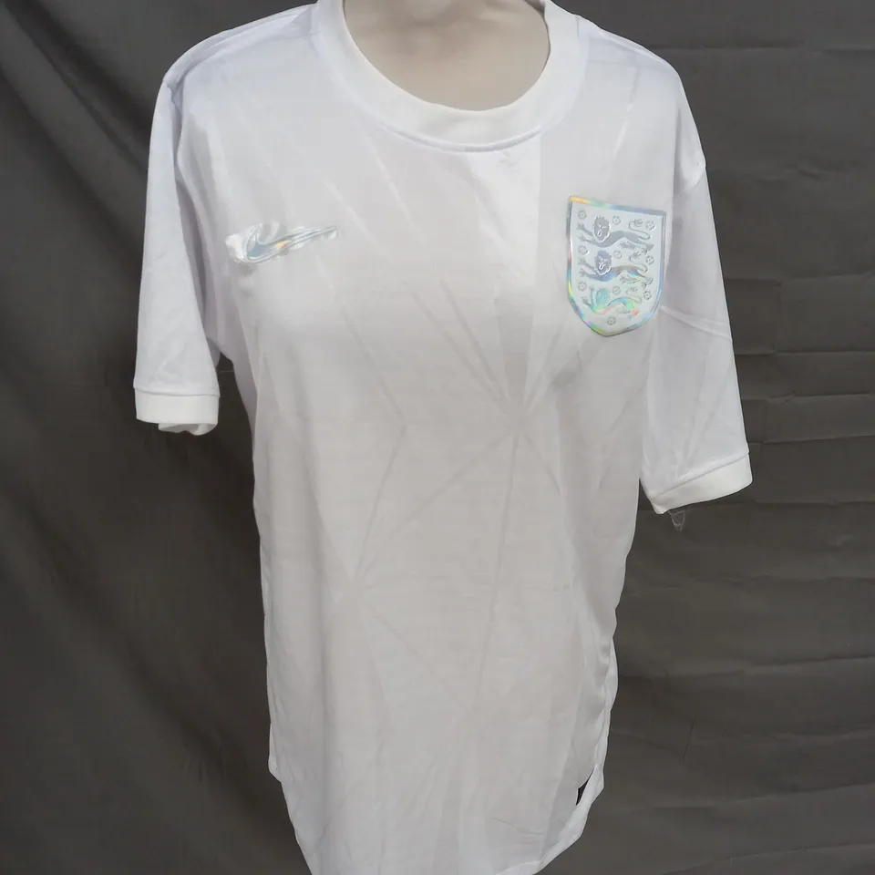 NIKE ENGLAND WOMENS FOOTBALL JERSEY IN WHITE SIZE L