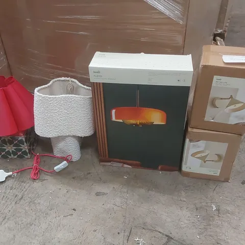 PALLET TO CONTAIN A VERY LARGE QUANTITY OF DESIGNER INDOOR LIGHTING PRODUCTS TO INCLUDE: TABLE LIGHTS, CEILING LIGHTS, WALL LIGHTS ECT