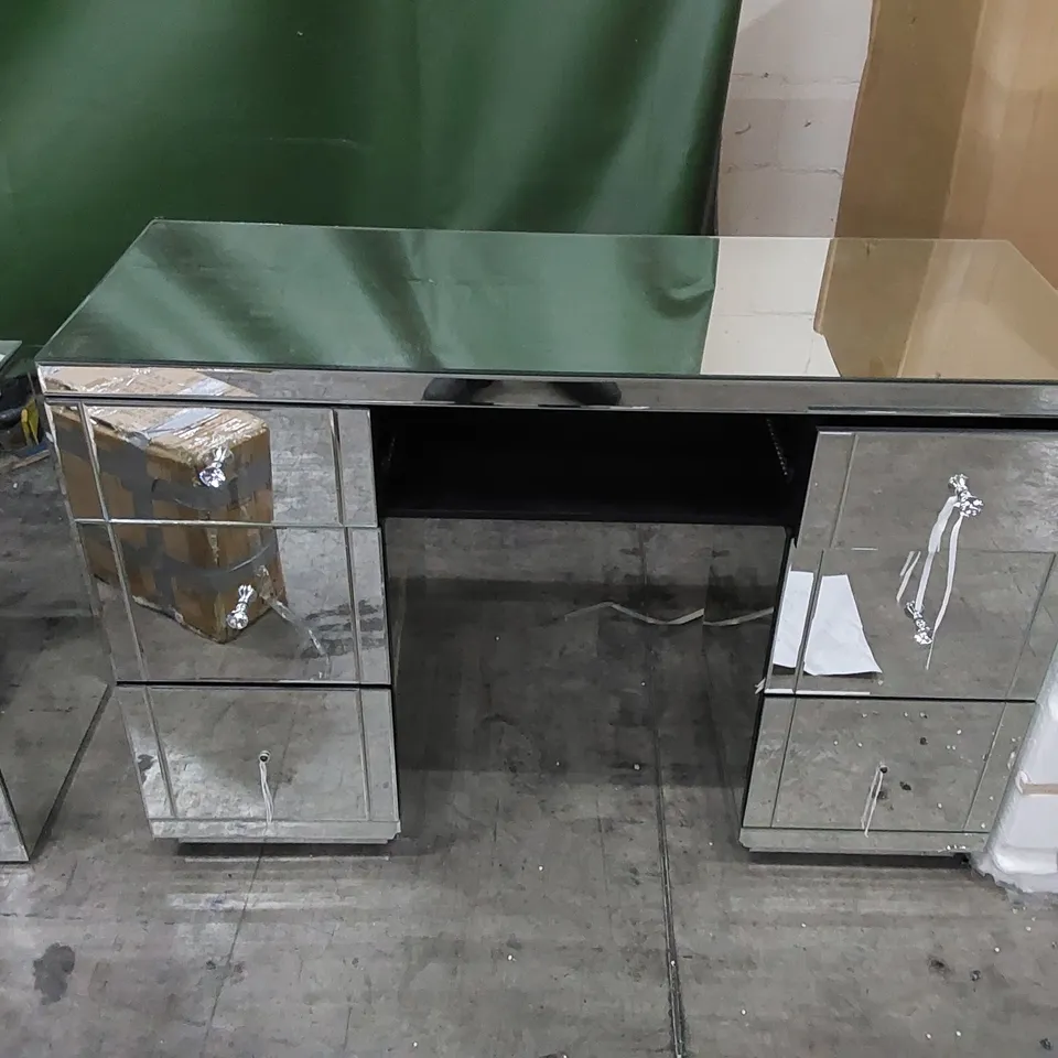 DESIGNER MIRRORED DRESSING TABLE 