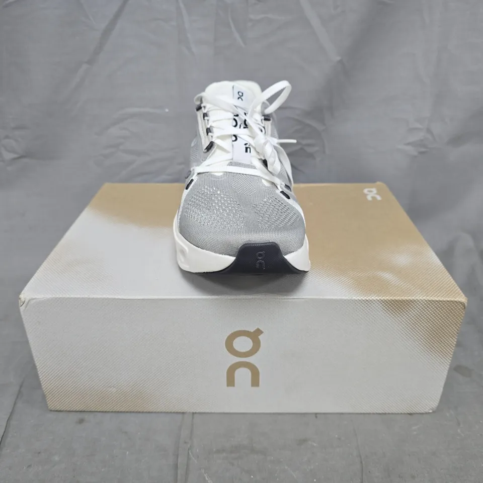 BOXED PAIR OF ON CLOUDECLIPSE SHOES IN ALLOY/WHITE SIZE UK 9.5