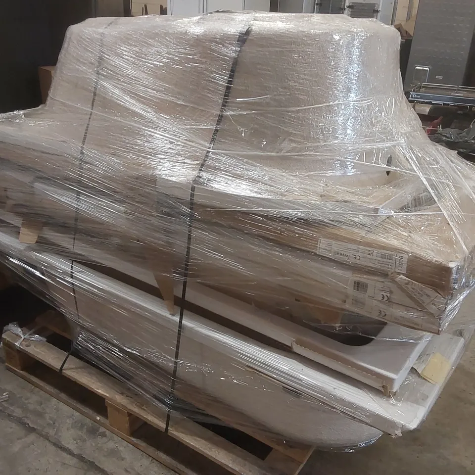 PALLET CONTAINING APPROXIMATELY 6x MIXED BATHSTORE AND TROJAN BATH TUBS