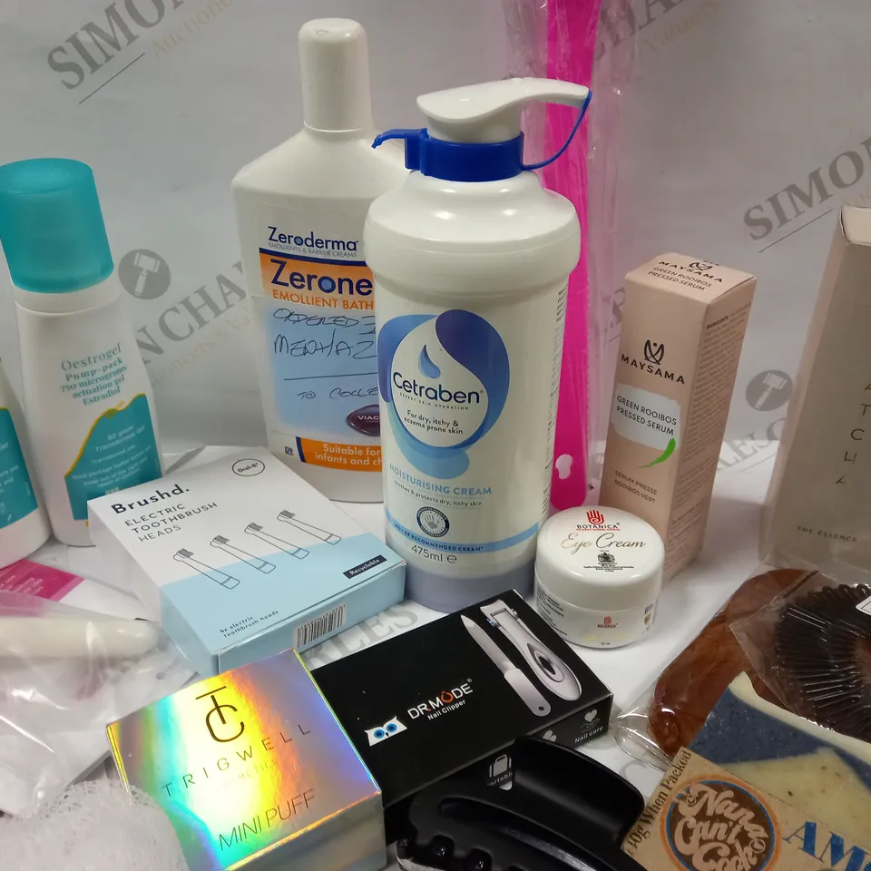 LOT OF ASSORTED HEALTH AND BEAUTY ITEMS APPROX. 30 ITEMS 