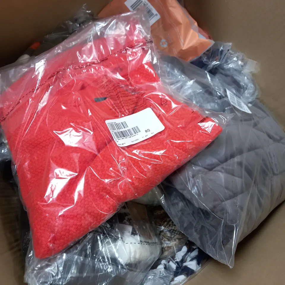 BOX OF APPROXIMATELY 15 ASSORTED CLOTHING ITEMS TO INCLUDE SHAPING LEGGINGS, JUMPER, TOPS ETC