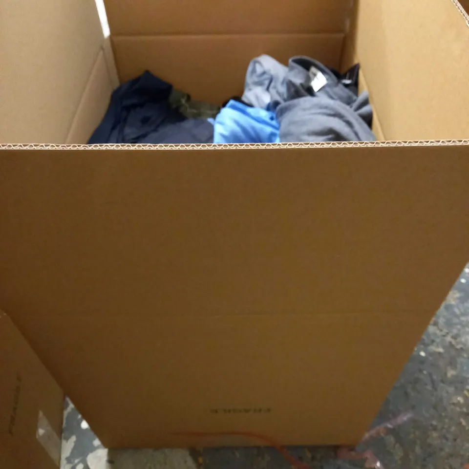 LOT OF APPROX 20 ASSORTED CLOTHING ITEMS VARYING IN SIZE/COLOUR/STYLE TO INCLUDE: TROUSERS, SKIRTS, TOPS