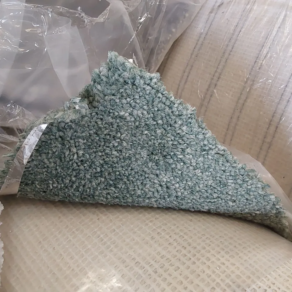 ROLL OF QUALITY B.SHEPERD TWIST MOWN GRASS CARPET // SIZE: APPROX 4 X 4.95m