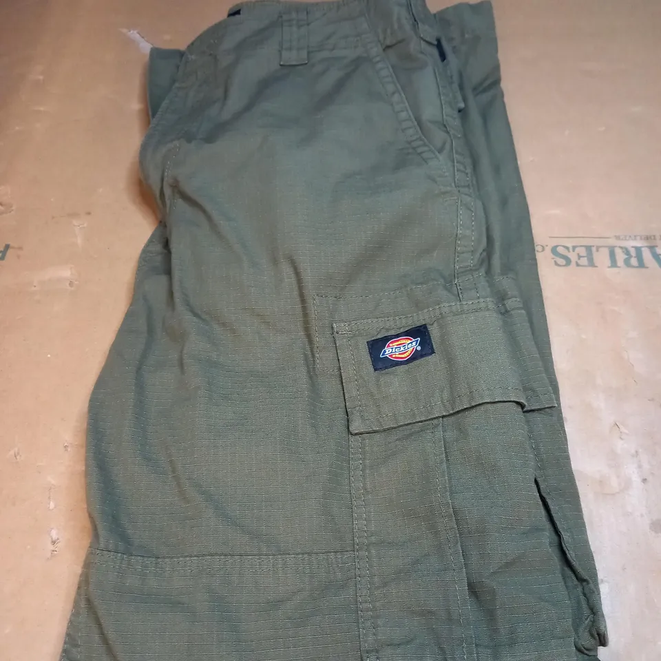 DICKIES GREEN CARGO TROUSERS SIZE W29
