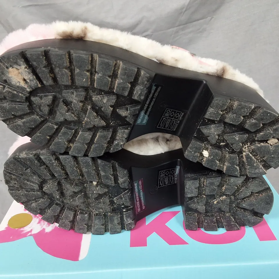 BOXED KOI FURBY TIRA CHURCH MOUSE EDITION SHOES - UK 6