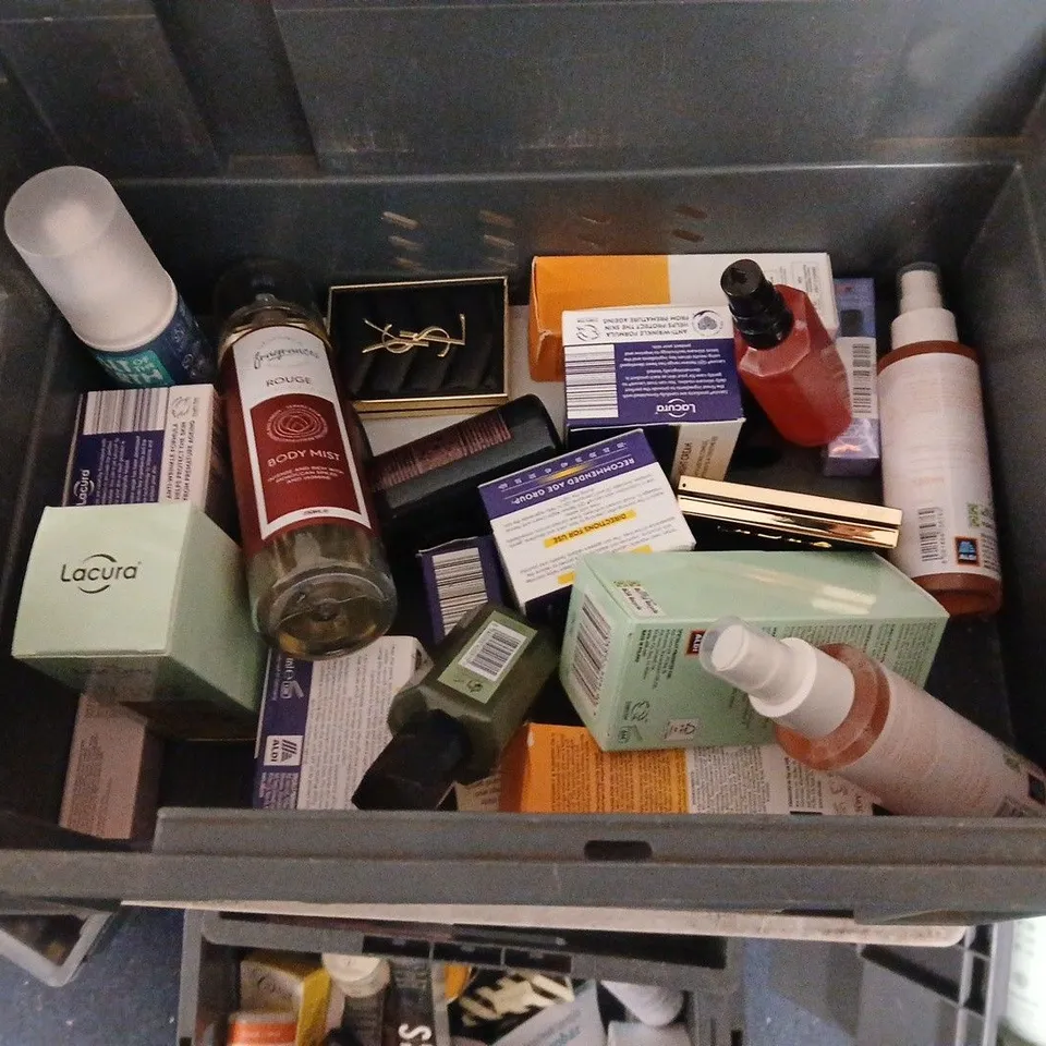 APPROXIMATEY 20 ASSORTED HEALTH AND BEAUTY PRODUCTS TO INCLUDE - AVEDA SHAMPOO - LACURA DAILY GLOW AND TONI & GUY CONDITIONER