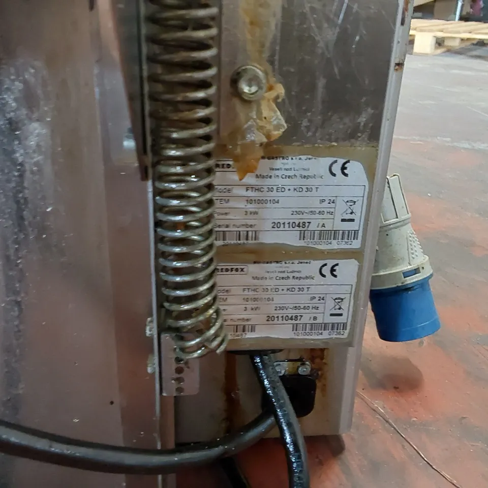 RM GASTRO ELECTRIC CLAM CONTACT GRILL – CHROMED FTHC 30 ED + KD 30 T