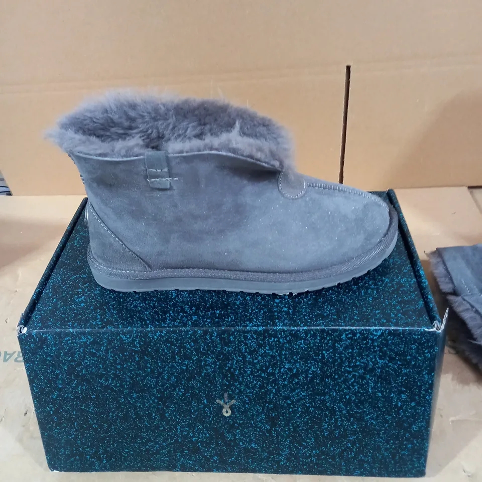 EMU PLATINUM ALBANY BOOTS - CHARCOAL - UK 6